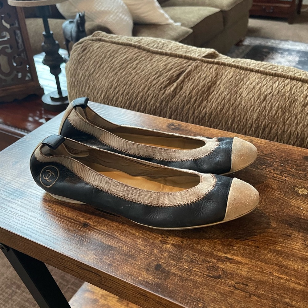 Authentic Chanel flats size 38